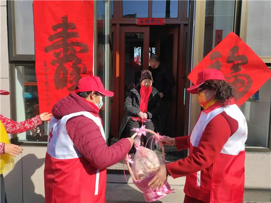 manbetx官方下载
淄博站为九十岁以上老人祝寿