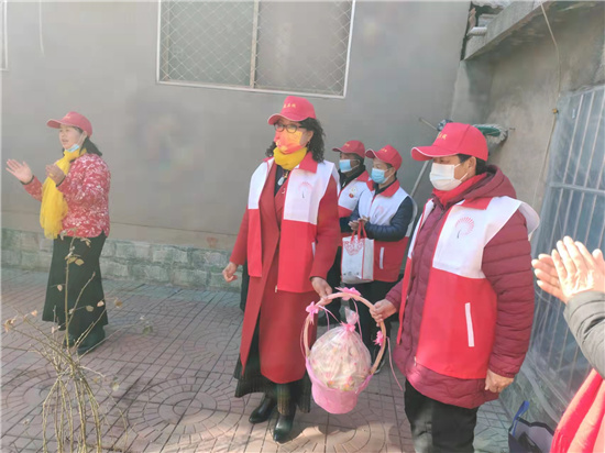 manbetx官方下载
淄博站为九十岁以上老人祝寿